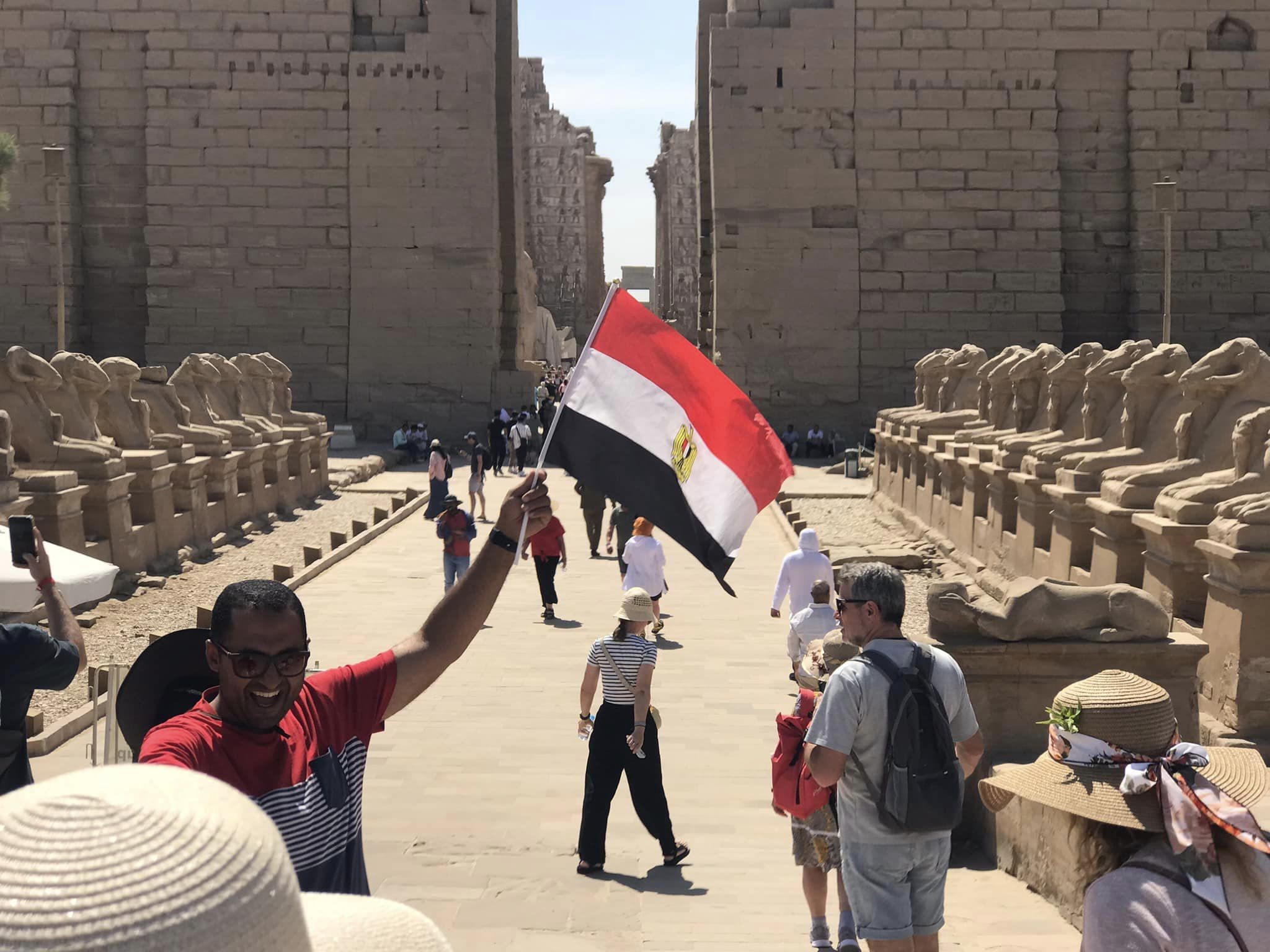 بعلم مصر إقبال سياحى كبير على معابد الأقصر في موسم ربيعى مبهج (1)