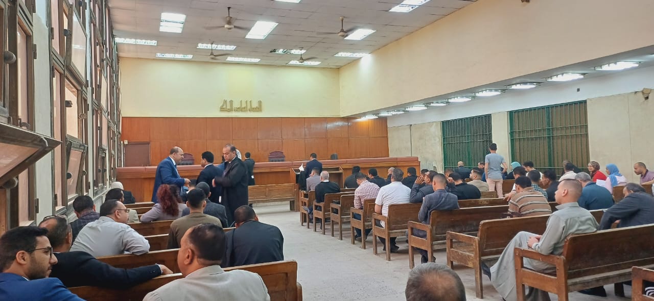 جلسة محاكمة حسين الشحات