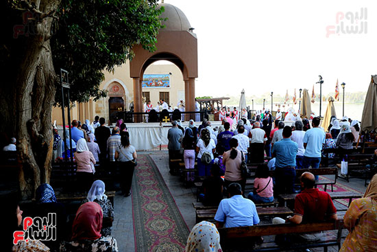 قداس بكنيسة السيدة العذراء مريم بالمعادي قداس بكنيسة السيدة العذراء مريم بالمعادي