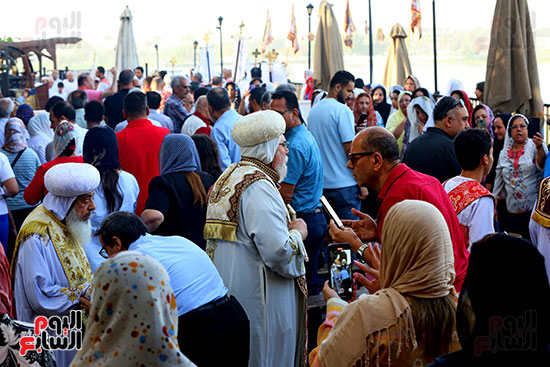 مرور الأساقفة خلال القداس مرور الأساقفة خلال القداس