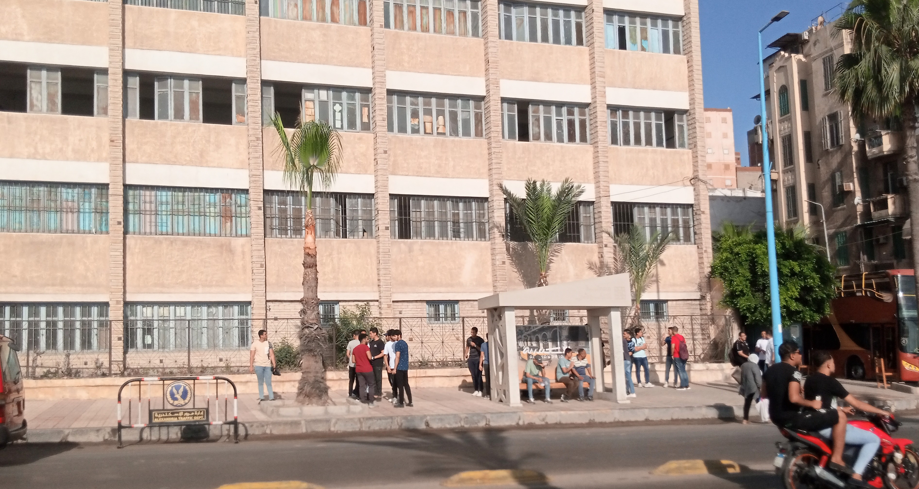 توافد طلاب الثانوية العامة علي اللجان اول ايام الامتحانات في الاسكندرية