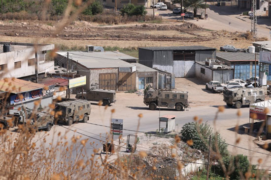 تمركز القوات على مشارف المخيم فى الضفة الغربية