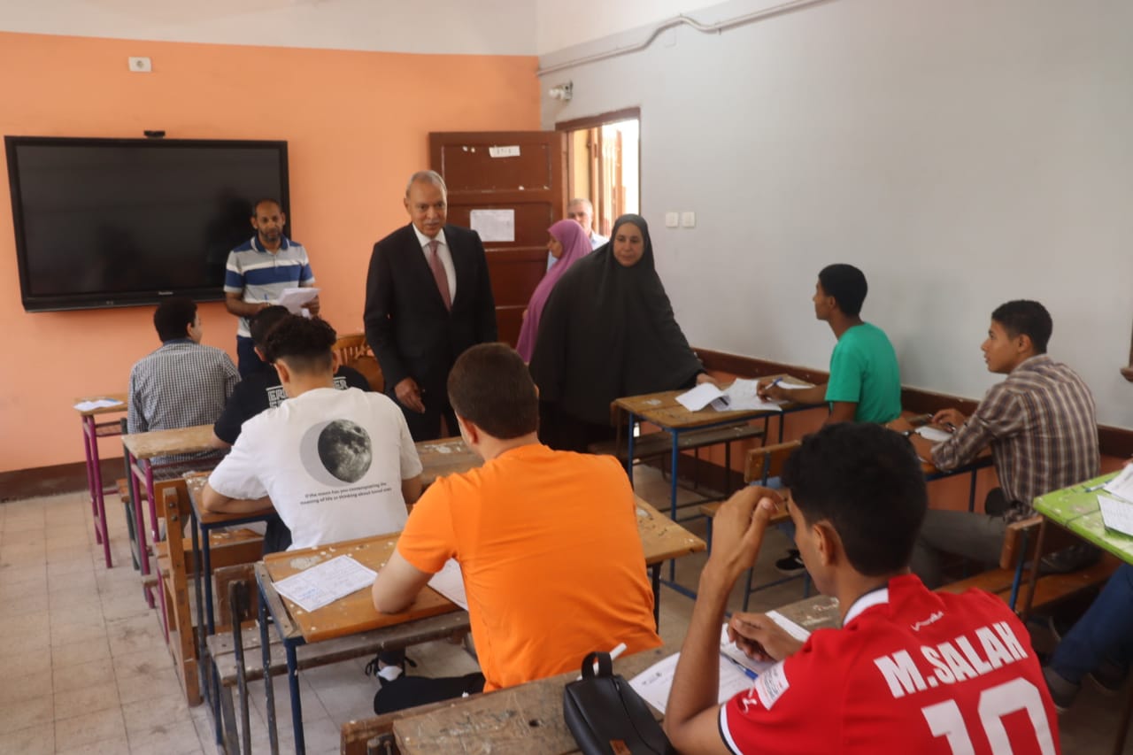 تفقد لجان امتحانات الثانوية العامة