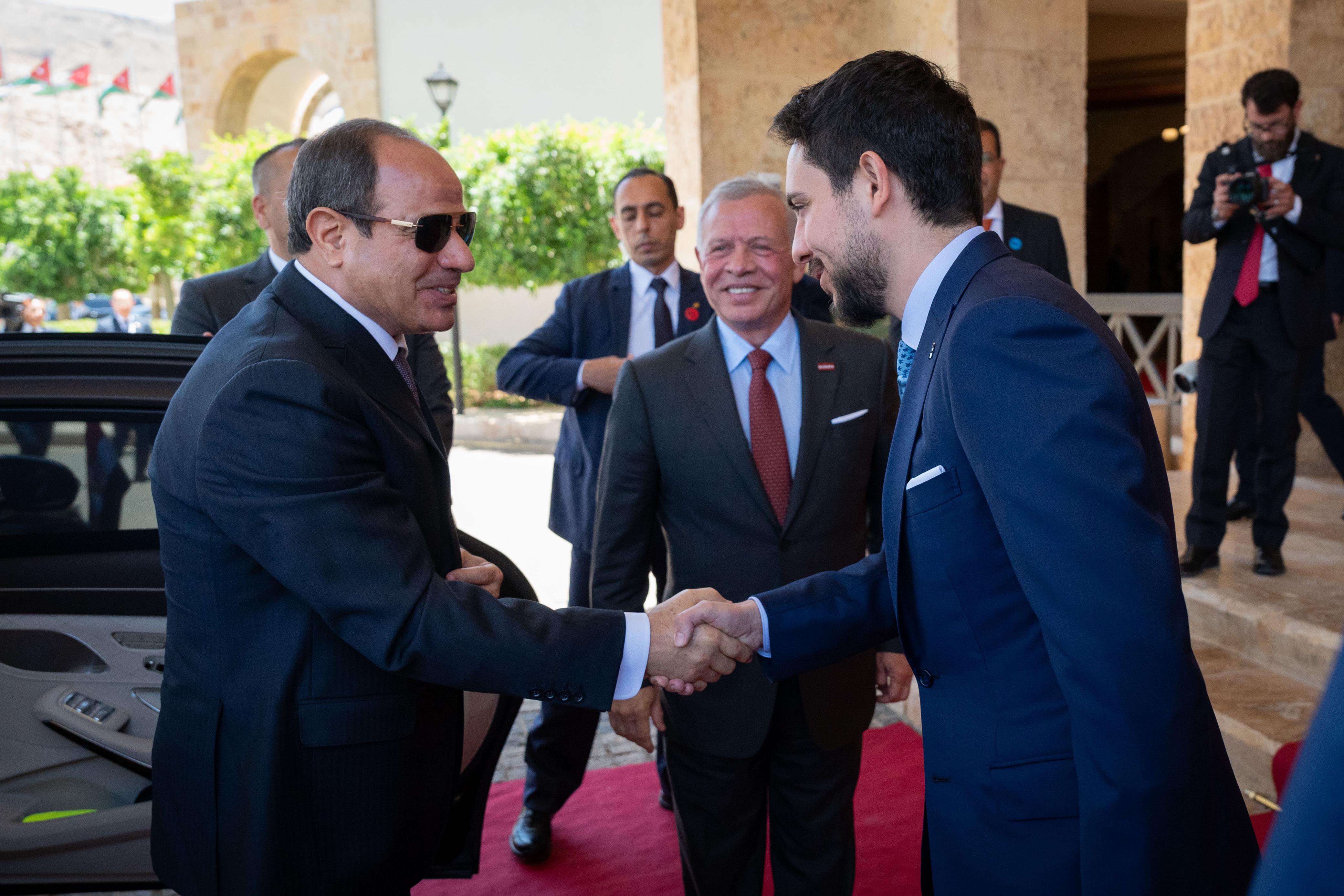 الأمير الحسين ولى عهد الأردن يستقبل الرئيس السيسى