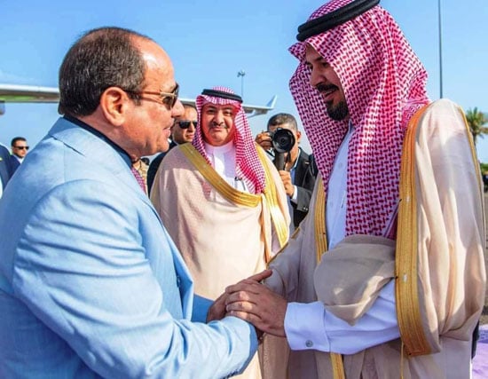 الرئيس السيسي يصل إلى السعودية لأداء فريضة الحج