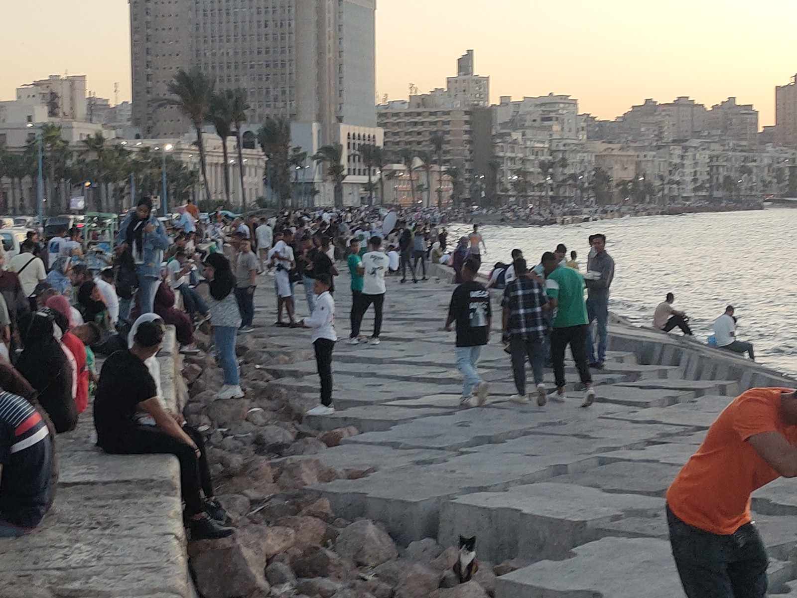 توافد المواطنين علي الكورنيش اول  ايام عيد الاضحى  بالإسكندرية