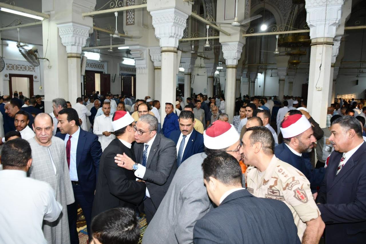 محافظ الفيوم يؤدي صلاة عيد الأضحى المبارك بمسجد ناصر الكبير