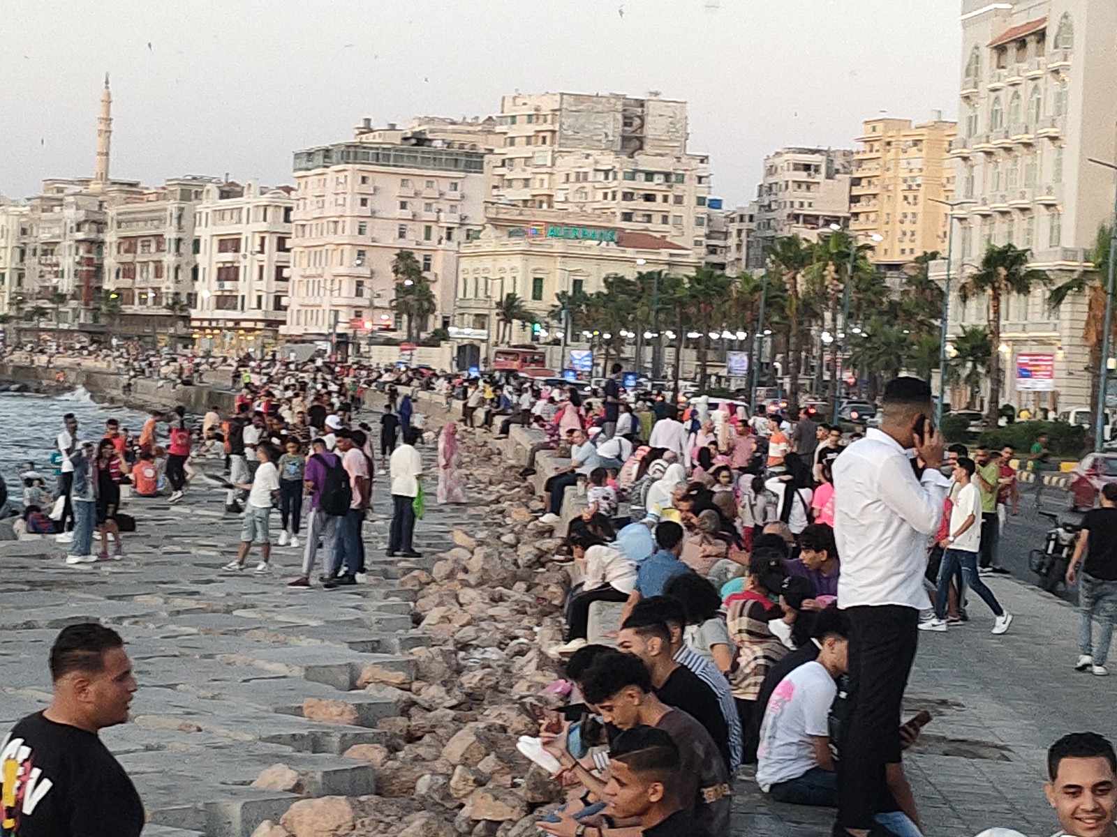 زحام اول ايام عيد الاضحى  علي كورنيش  الإسكندرية