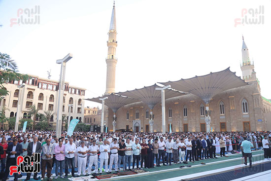 صلاة العيج بمسجد الحسين (13)