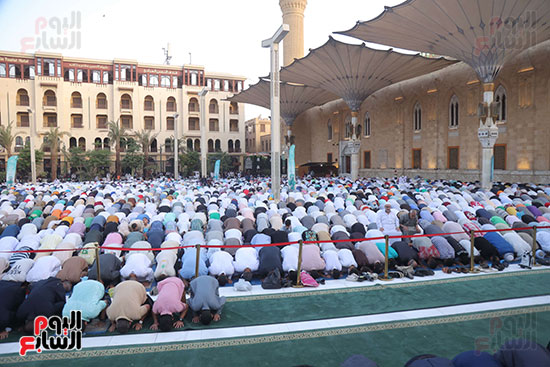 صلاة العيج بمسجد الحسين (9)