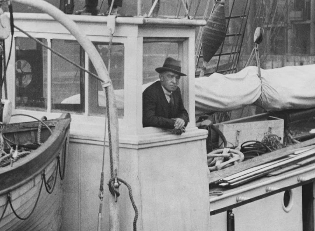 إرنست شاكلتون على متن سفينة كويست عام 1921