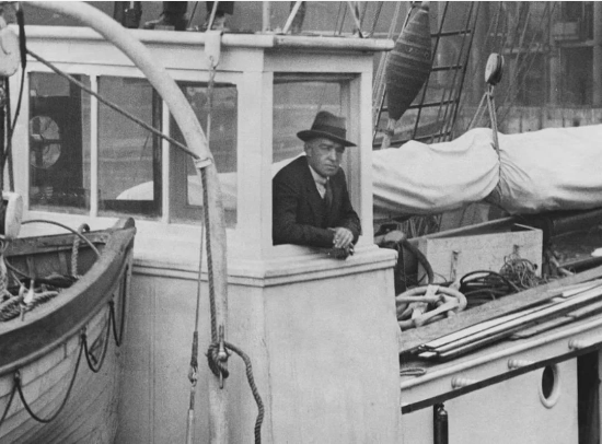 إرنست شاكلتون على متن سفينة كويست عام 1921