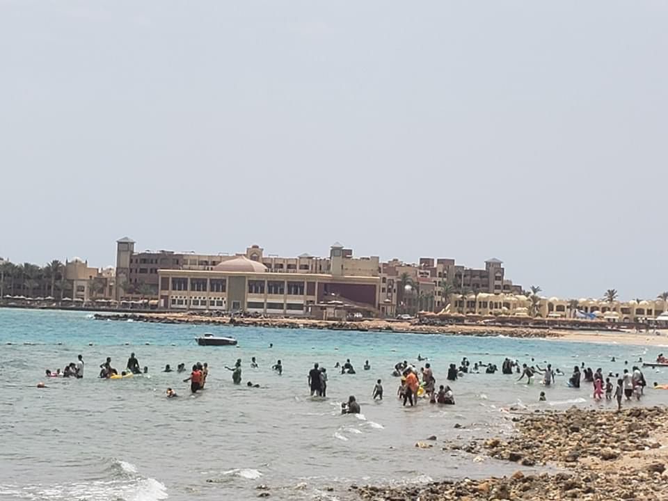 شواطئ الغردقة فى ثالث أيام العيد شواطئ الغردقة فى ثالث أيام العيد