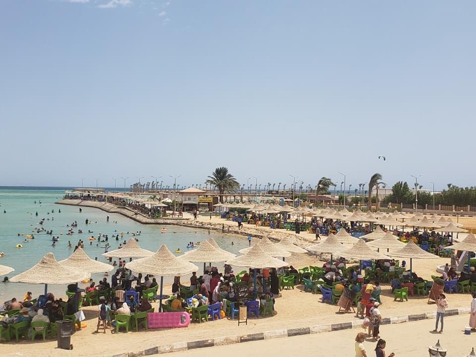 جانب من شواطئ الغردقة فى ثالث ايام العيد جانب من شواطئ الغردقة فى ثالث ايام العيد