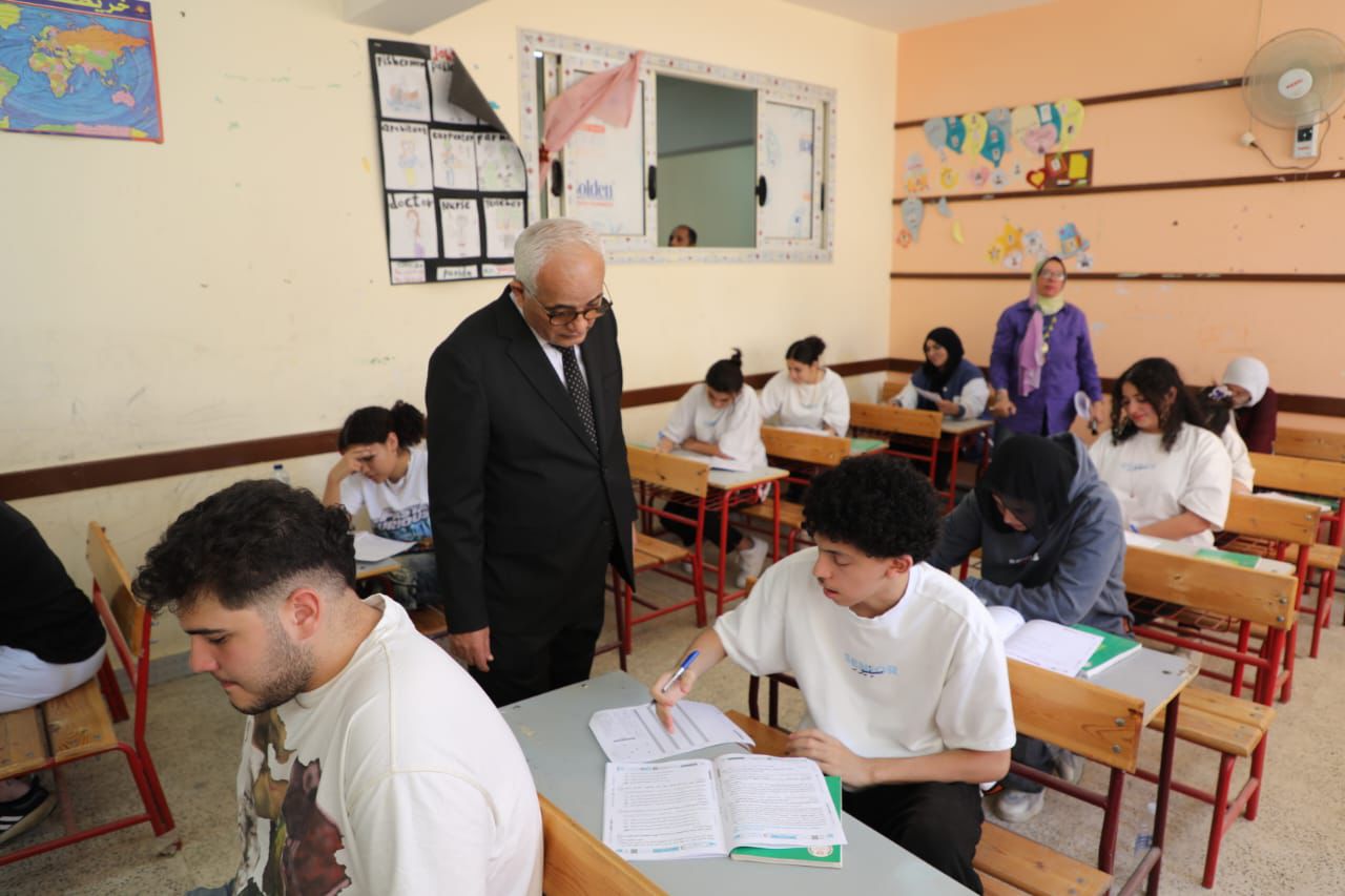 وزير التعليم يتفقد عددا من لجان امتحانات الثانوية العامة