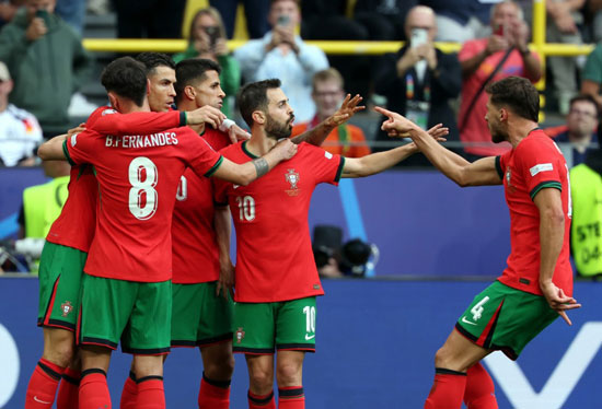 فرحة منتخب البرتغال بالهدف الثالث