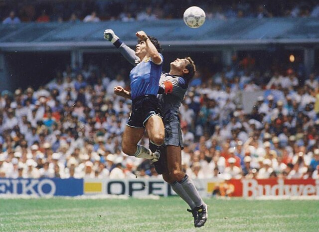 رياضة - قصة هدف مارادونا المثير للجدل فى كأس العالم 1986.. فيديو وصور