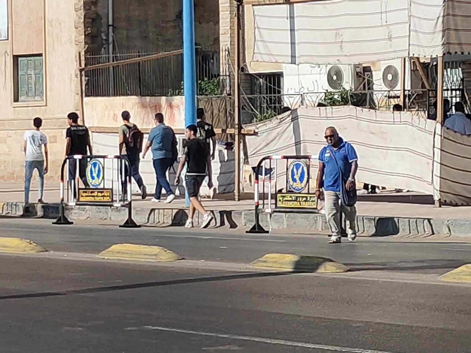 توافد طلاب الثانوية العامة أمام لجان الامتحانات بالإسكندرية توافد طلاب الثانوية العامة أمام لجان الامتحانات بالإسكندرية