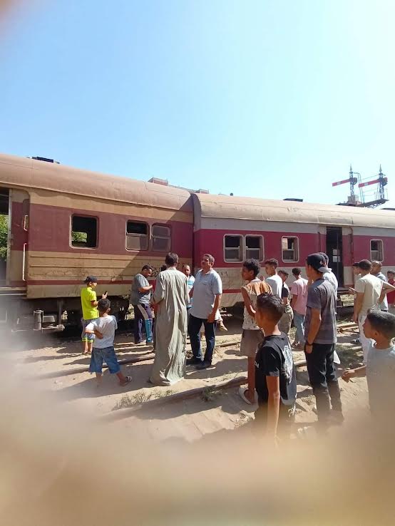 خروج قطار منوف - بنها عن القضبان بالقرب من محطة الباجور