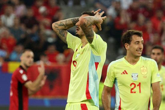 لاعب إسبانيا حزين على الفرضة الضائعة