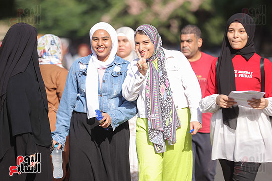 حماس من الطلاب قبل بداية الامتحان (3)