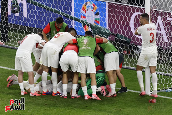 فرحة منتخب تركيا بالصعود بعد الفوز  مع التشيك