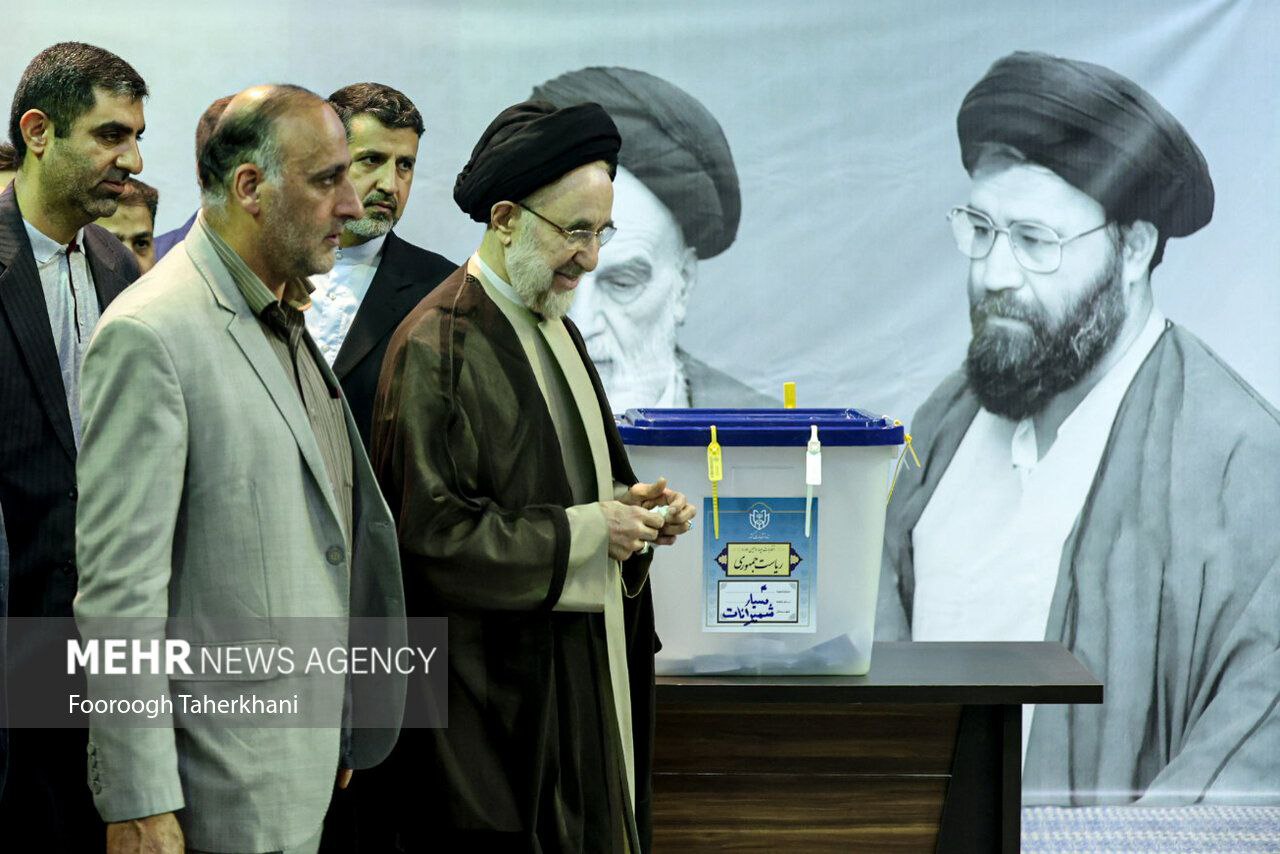 الرئيس الاسبق خاتمي يصوت فى الانتخابات الرئاسية