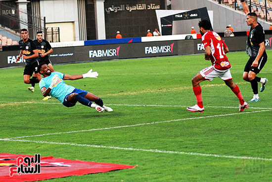 حسين الشحات خلال المباراة