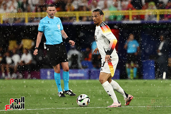 مطر خلال مباراة المانيا والدنمارك