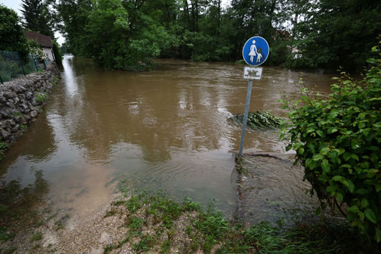 الطرقات أغلقت نتيجة الفيضانات