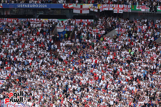 جماهير إنجلترا  فى مباراة سلوفاكيا