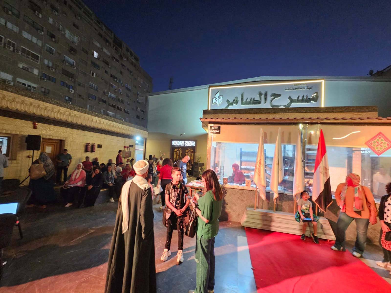 الأغاني الوطنية تسيطر علي أجواء احتفالية ثورة 30 يونيو بمسرح السامر (3)