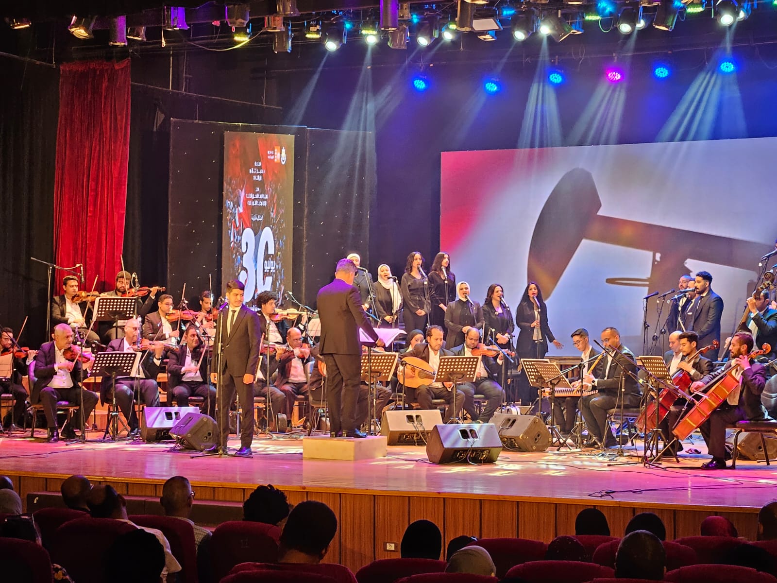 الفرقة المصرية للموسيقي والغناء تتألق بالأغاني الوطنية في احتفالية ثورة 30 يونيو (3)