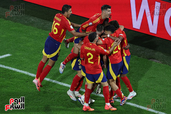 منتخب إسبانيا يحتفل بتسجيل الهدف الثانى فى شباك جورجيا