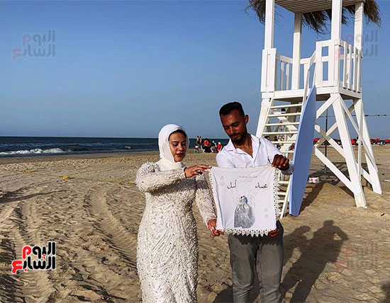 استمتاع-عروسان-علي-شواطئ-المنصورة-الجديدة