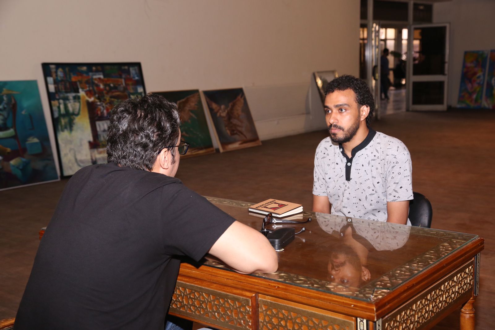 محسن رزق يواصل اختبارات ورشة الإخراج المسرحي (2)