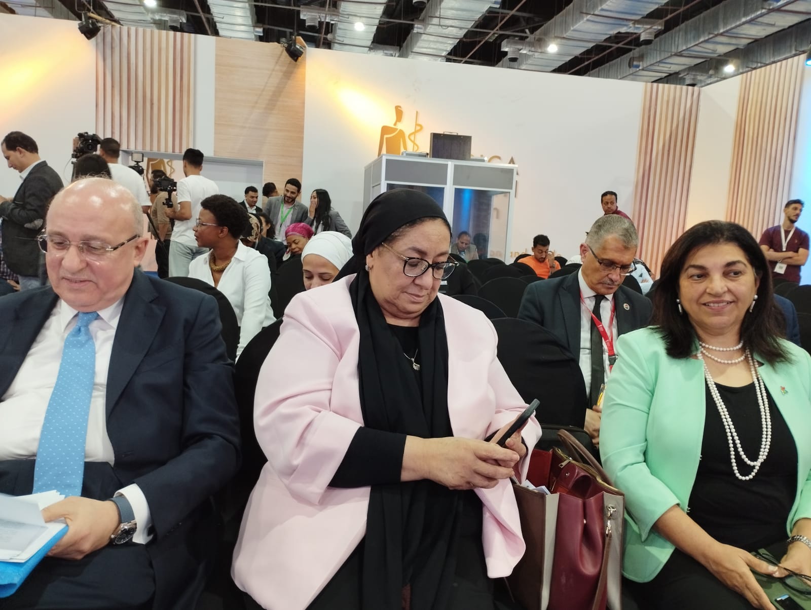 د نعيمة القصير  ود مها الرباط ود عادل العدوى