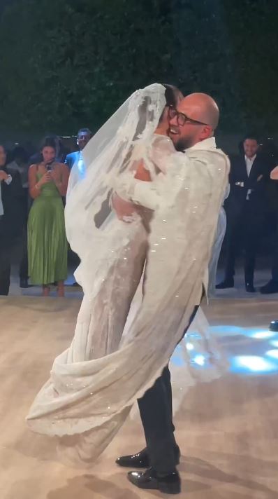فرحة العروسين