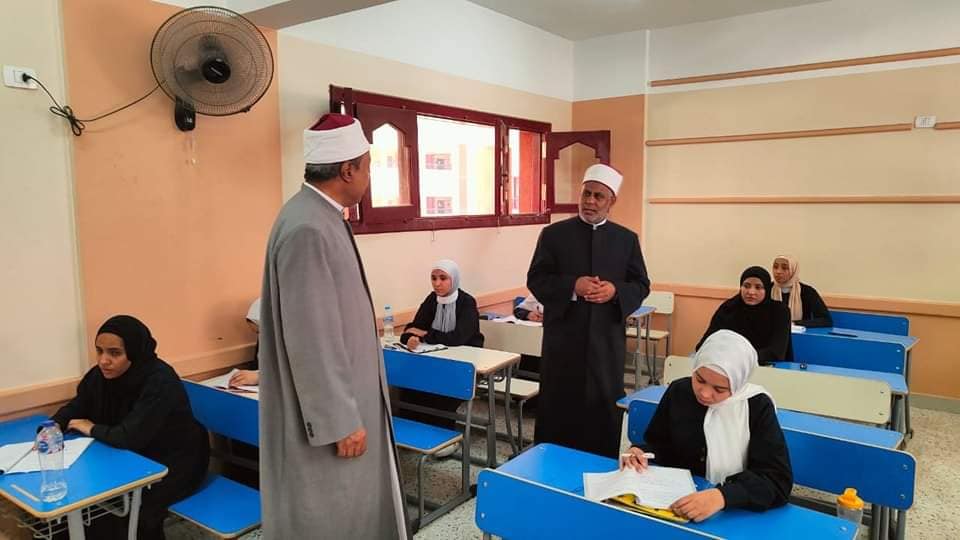 متابعة الطالبات داخل لجان امتحانات الثانوية الأزهرية