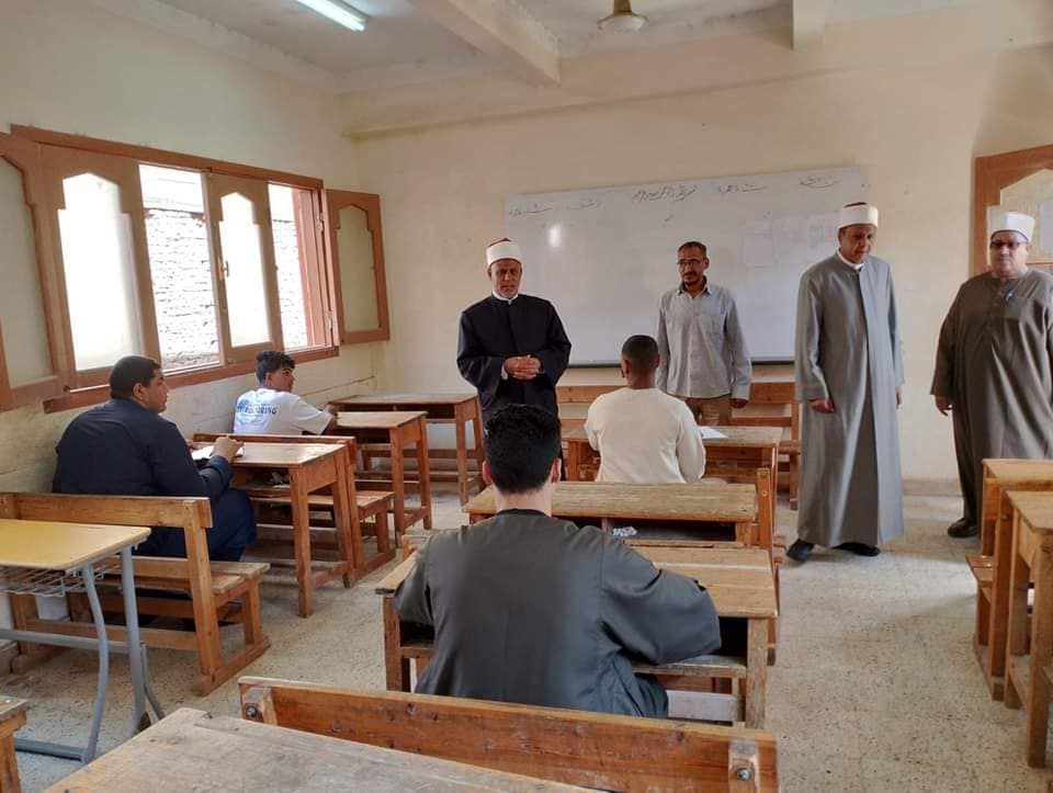 رئيس شؤون التعليم ورئيس منطقة الأقصر الأزهرية يتفقدان لجان إمتحانات