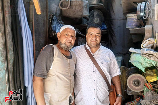 العم علي مع مراسل اليوم السابع العم علي مع مراسل اليوم السابع