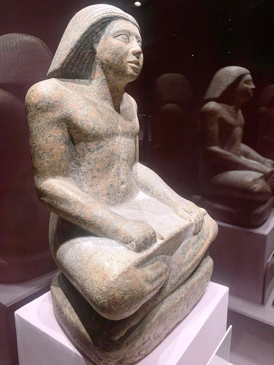 تمثال الكاتب المصرى