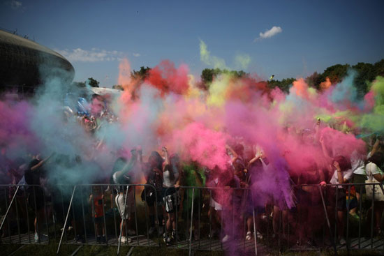 مهرجان الألوان ببولندا