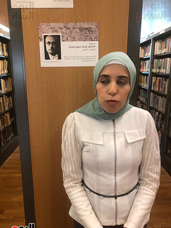 إسراء إسماعيل داخل مكتبة هيكل