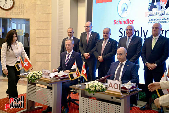 توقيع اتفاقيات لتصنيع المصاعد الكهربائية في مصر