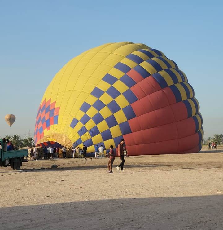 رحلة البالون الطائر سحر تانى يبهر آلاف السياح بالأقصر