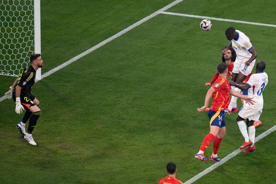 جانب من مباراة فرنسا و إسبانيا  الشوط الأول