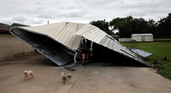إعصار بيريل يضرب تكساس  (10)