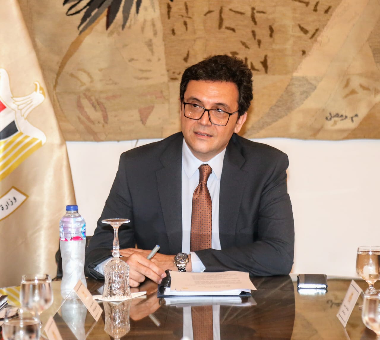 خطة مستقبلية وحلول غير نمطية.. رؤية يقدمها وزير الثقافة أحمد هنو.. العمل  على ضخ دماء جديدة وتغيير رؤساء القطاعات لسد الفجوات.. الأحقية للكفاءات من  أجل بناء الإنسان وتحقيق رؤية الدولة المصرية -