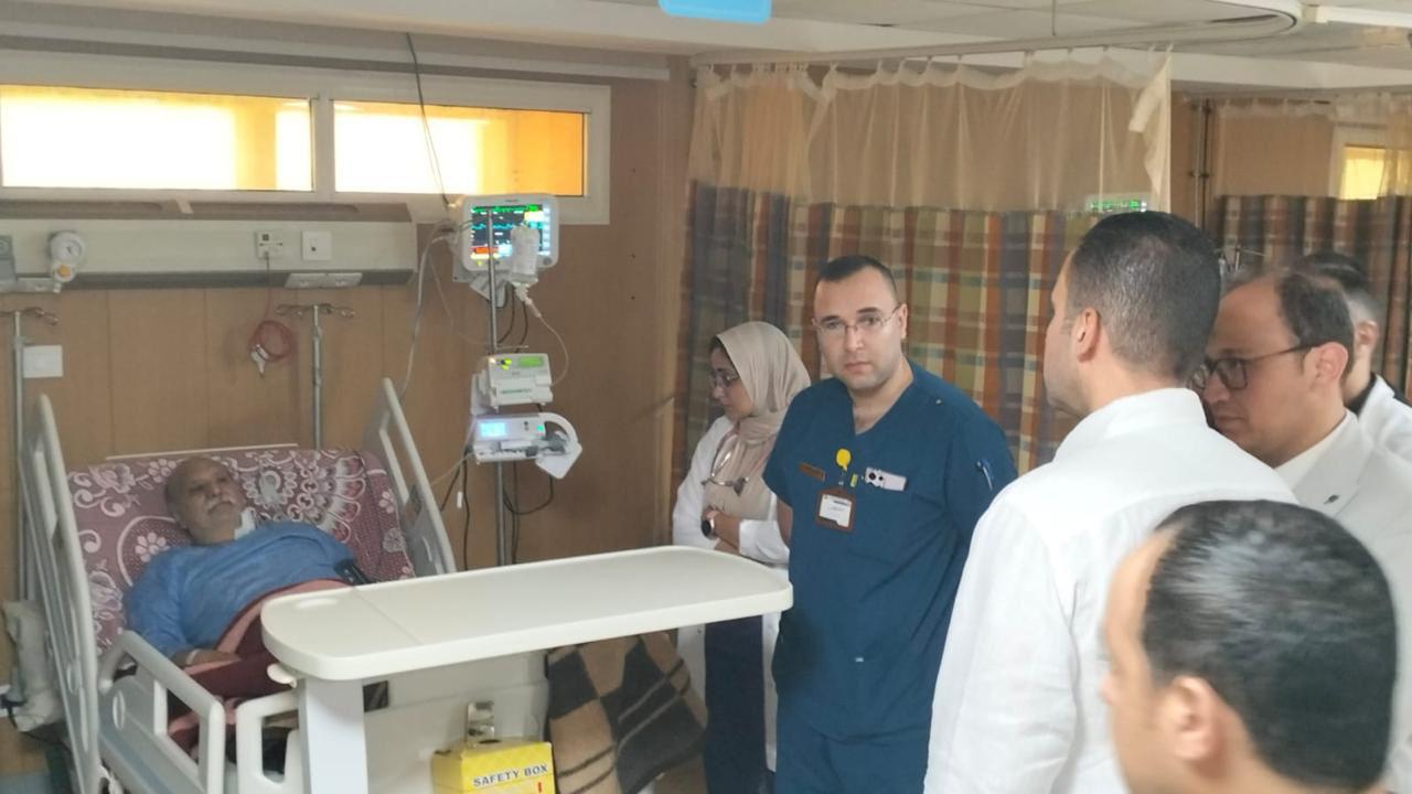 نائب وزير الصحة يقوم بجولة تفقدية بمستشفى العلمين النموذجي
